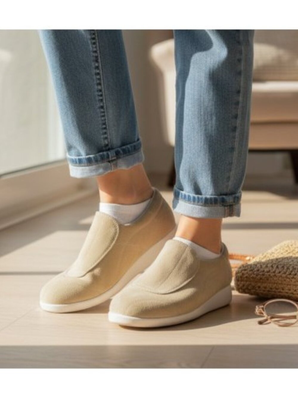 NEWPORT NEWS East Style Tan Comfort Shoes Ladies Size 8